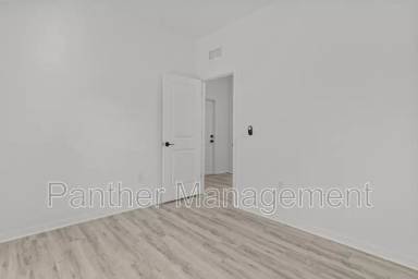 Main picture of 6030 Lacota Ave