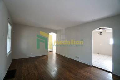Main picture of 10123 S Crandon Ave