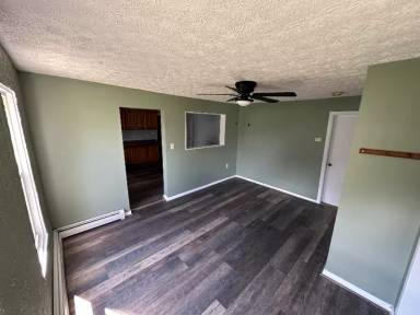 Main picture of 140 Broadway Ave