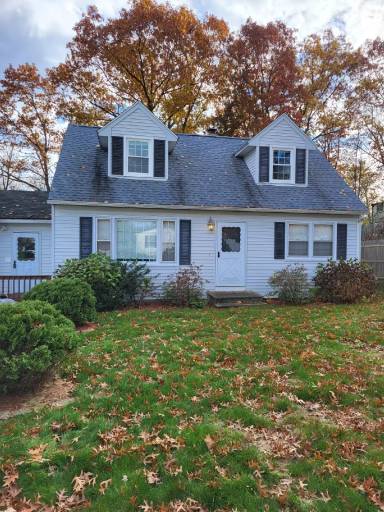 Main picture of 141 Greenwood Ct