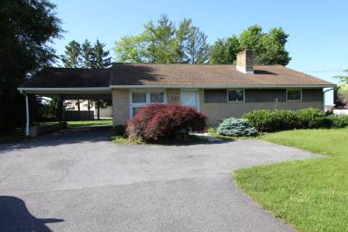 Main picture of 374 E Main St