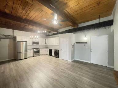 Main picture of 471 Silver St