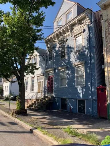Main picture of 5 West St