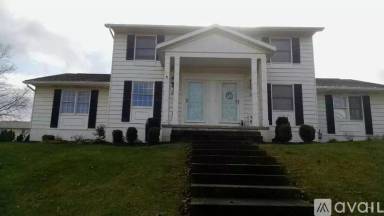 Main picture of 605 Peachview Ln