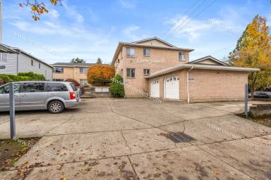Main picture of 6034 N Lombard St