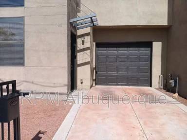 Main picture of 915 Edith Blvd NE