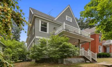 Main picture of 632 Parkwood St NE