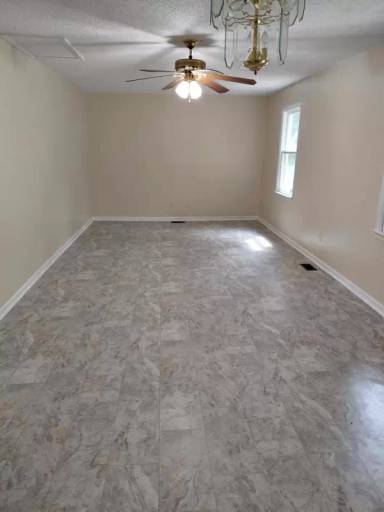 Main picture of 831 Moore St