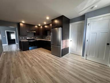 Main picture of 301 E 4th St