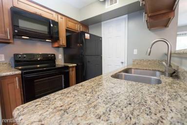 Main picture of Pine Hollow Apartments