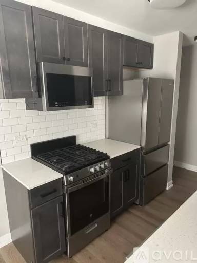 Main picture of 528 W Oakdale Ave