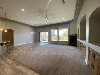 Main picture of 3002 S Gentry Ln