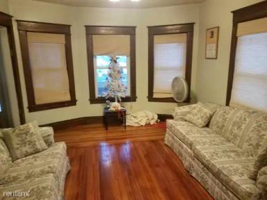 Main picture of 104 Kenyon St