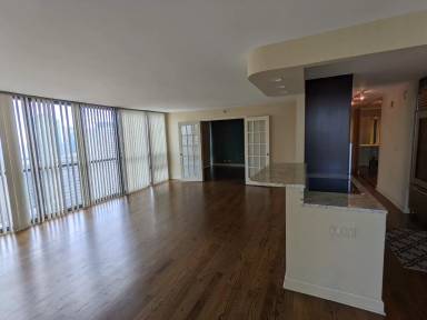 Main picture of 10 E Ontario St Apartments