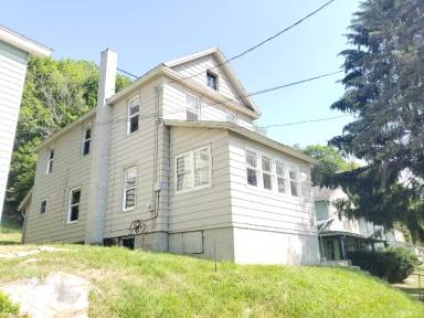 Main picture of 718 W 5th Ave