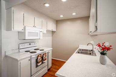 Main picture of The Cove at Center Point Apartments