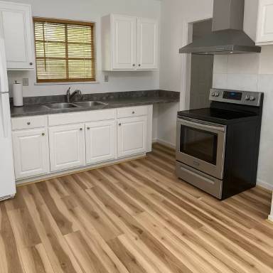 Main picture of 211 E Spring St