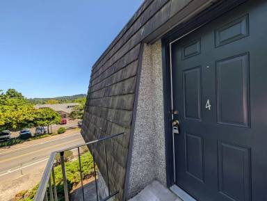 Main picture of 2222 Willamette St