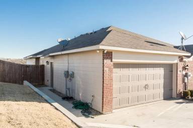 Main picture of 8817 Oak Cir