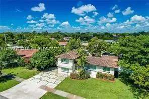 Main picture of 320 N Rainbow Dr