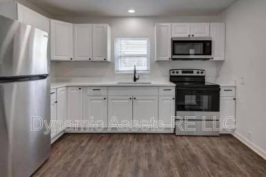 Main picture of 1101 N Taylor St