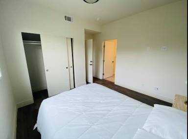 Main picture of 2616 S Manhattan Pl
