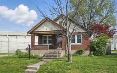 Main picture of 198 W Ross Ave