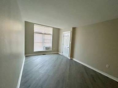 Main picture of 211 E North Ave