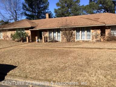 Main picture of 720 Spring Lake Dr