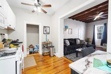 Main picture of 295 Pleasant St