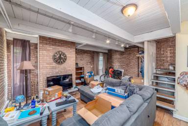 Main picture of 806 S Loomis St