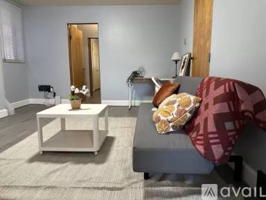 Main picture of 10 Oakland Sq