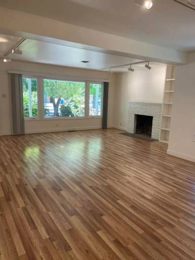 Main picture of 2061 Mills Ave
