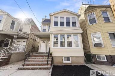 Main picture of 223 Devon St