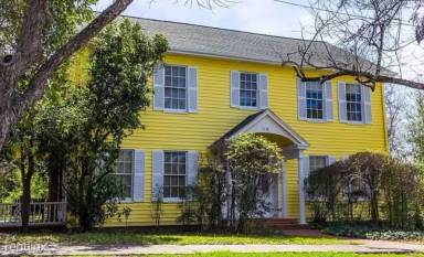 Main picture of 1103 W 22nd St