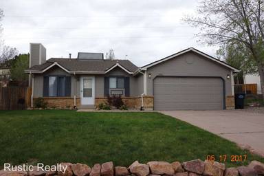 Main picture of 1910 Whitehorn Dr N