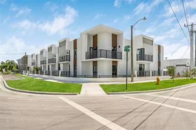 Main picture of 16955 SW 100th Ave