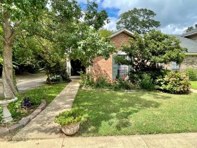 Main picture of 588 Hollow Wood Rd