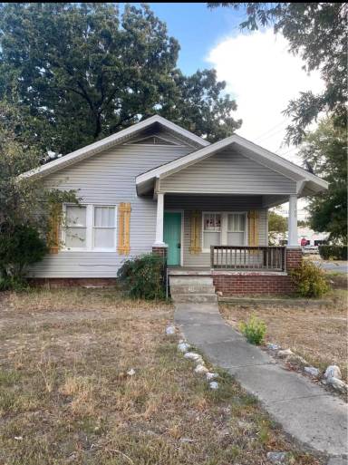 Main picture of 1700 Moss St