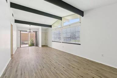 Main picture of 5700 Boutall St