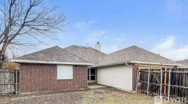 Main picture of 2701 Hyacinth Dr