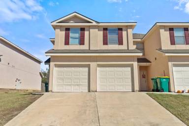 Main picture of 10714 Mathom Lndg