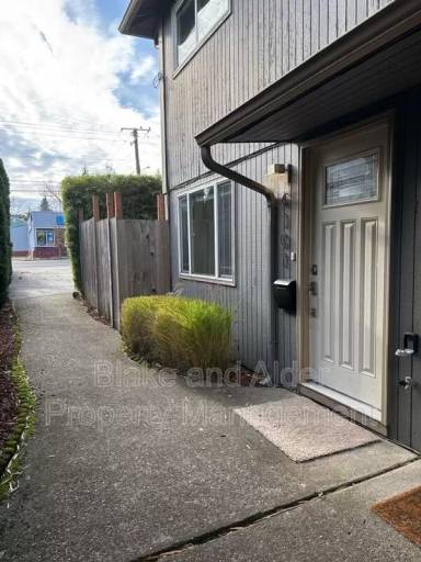Main picture of 4101 NE Killingsworth St