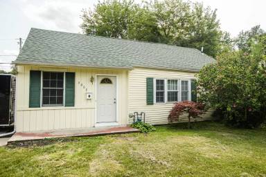 Main picture of 5003 Barton Pl