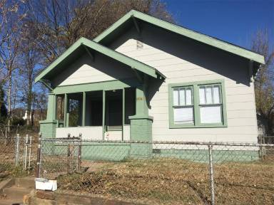 Main picture of 1409 W Archer St