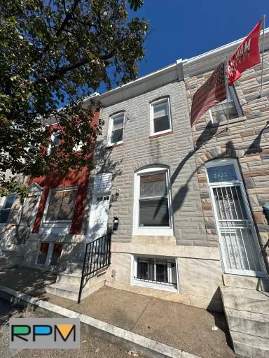 Main picture of 2630 E Monument St