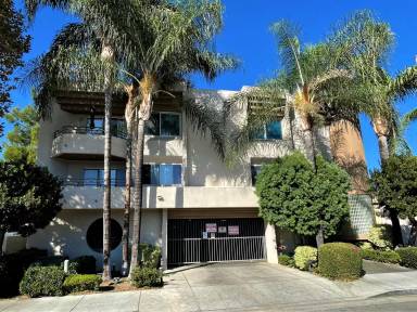 Main picture of 15455 Sherman Way