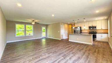 Main picture of 127 Hawthorne Dr