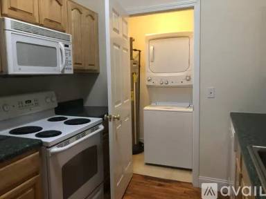 Main picture of 390 Charles St