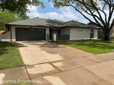 Main picture of 1915 Roosevelt Dr